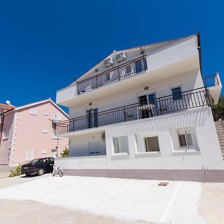 Apartment Papak Трогир Екстериор снимка