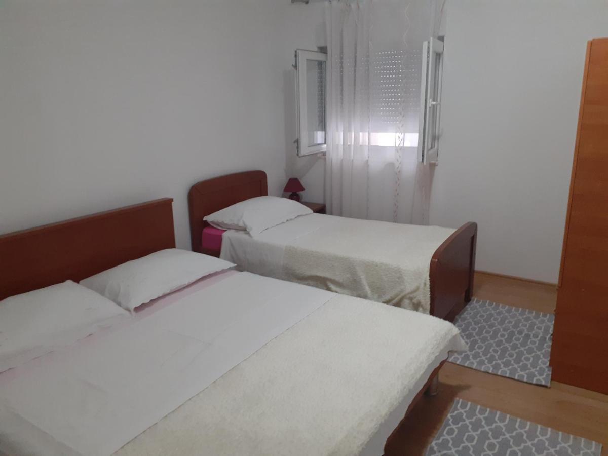 Apartment Papak Трогир Екстериор снимка