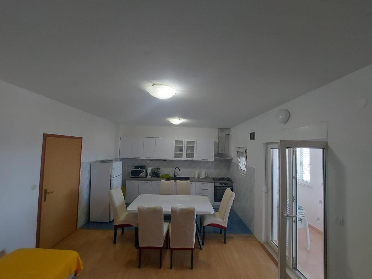 Apartment Papak Трогир Екстериор снимка