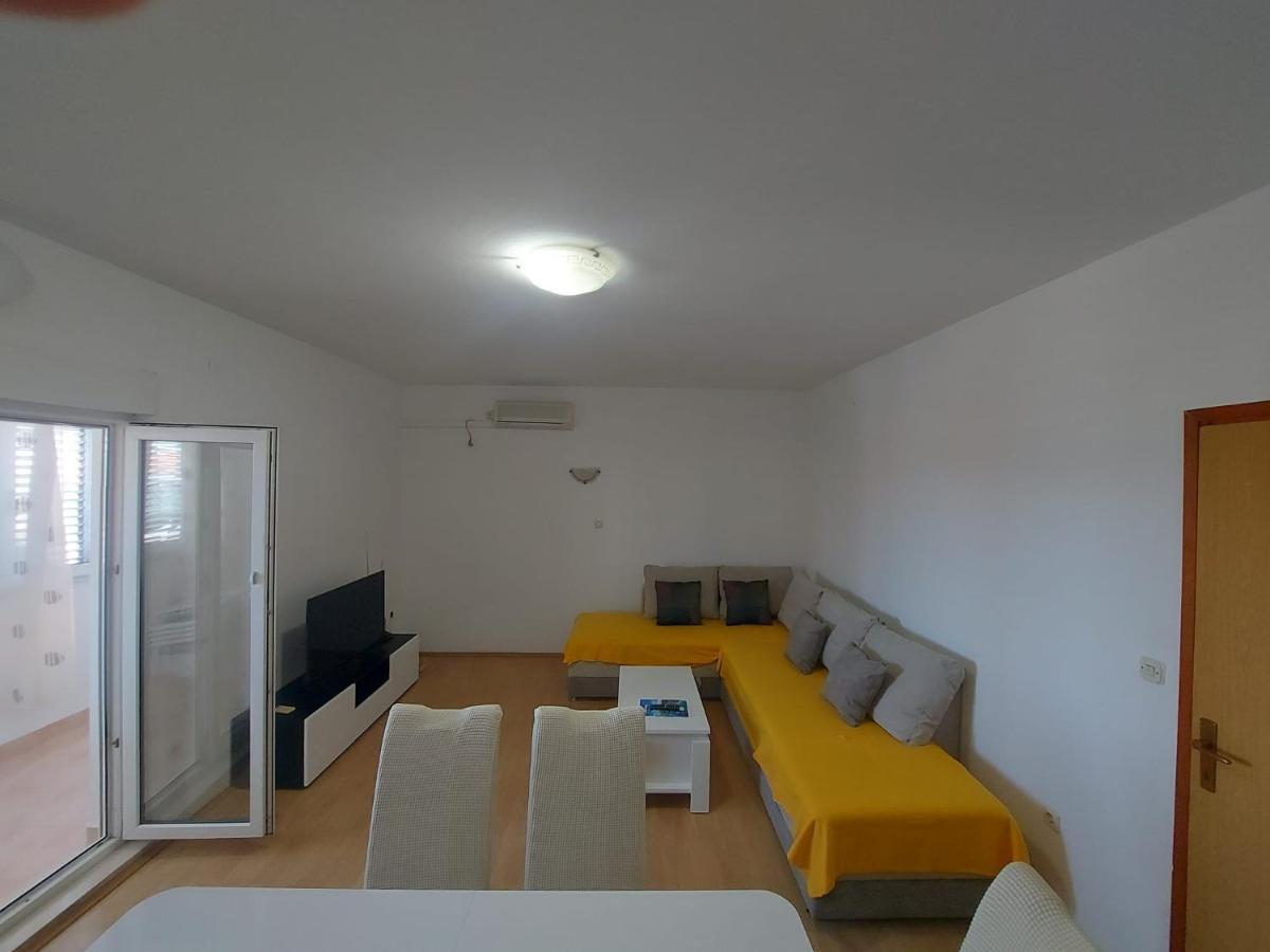 Apartment Papak Трогир Екстериор снимка